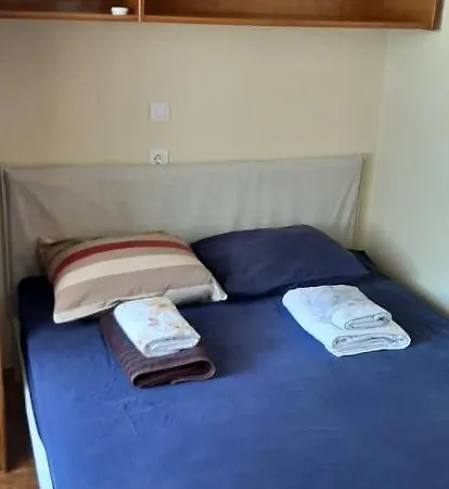 Appartement Ano Poli 5 *